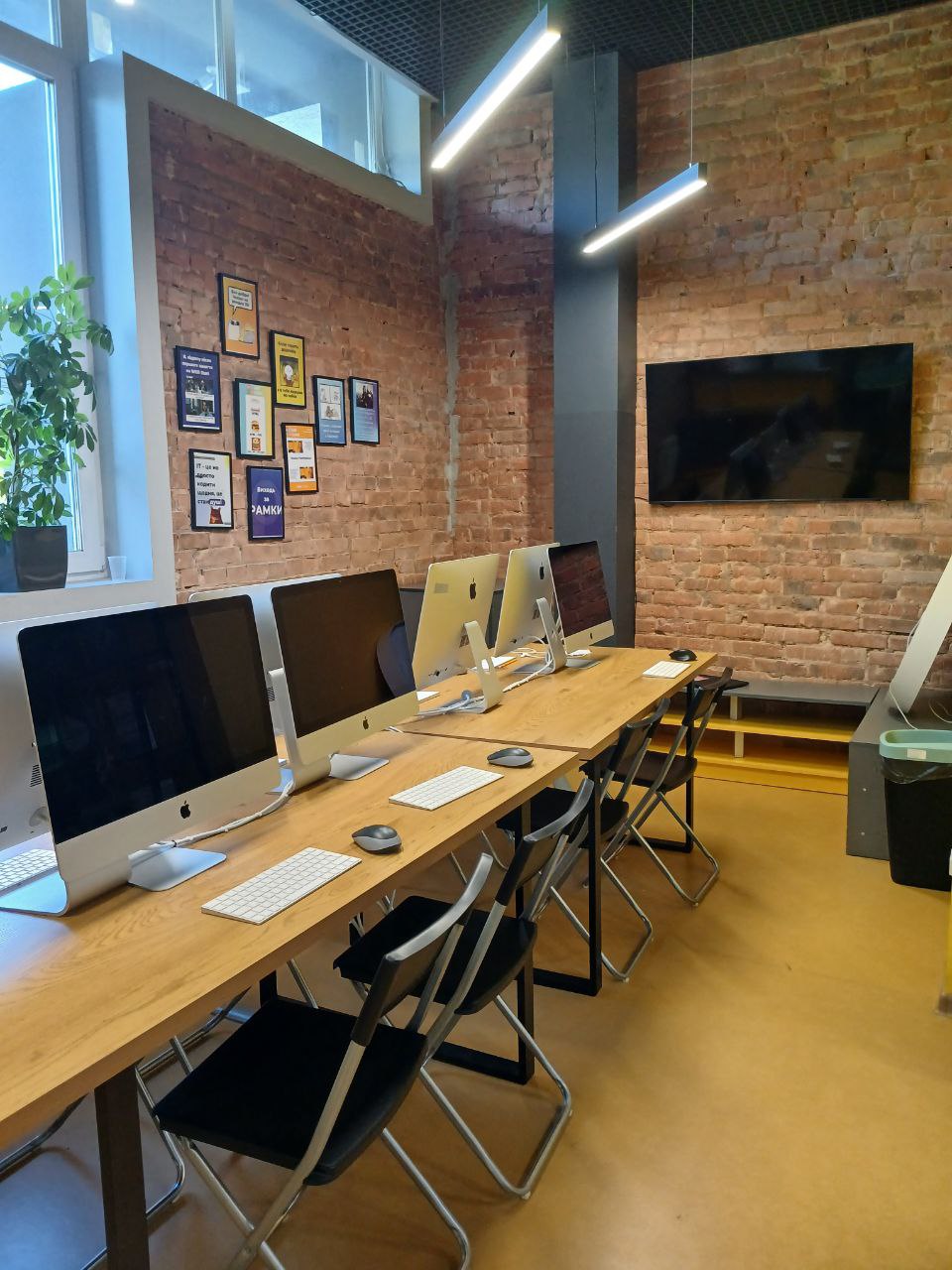 вул. Наукова, 49